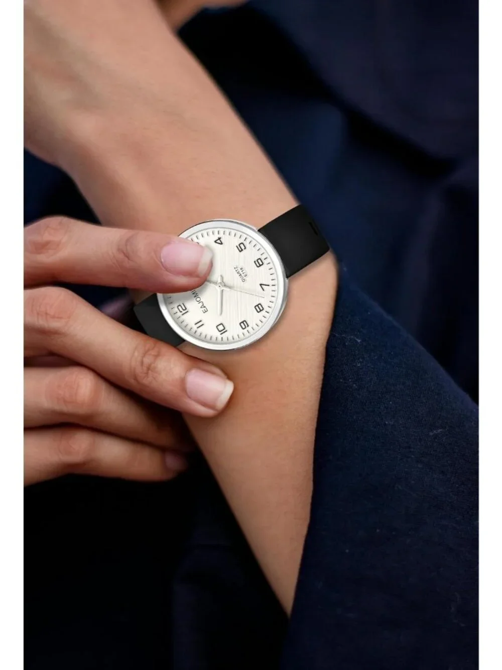 Womens Black And White Analog Soft Silicone Band Easy Read Dial Waterproof Watch